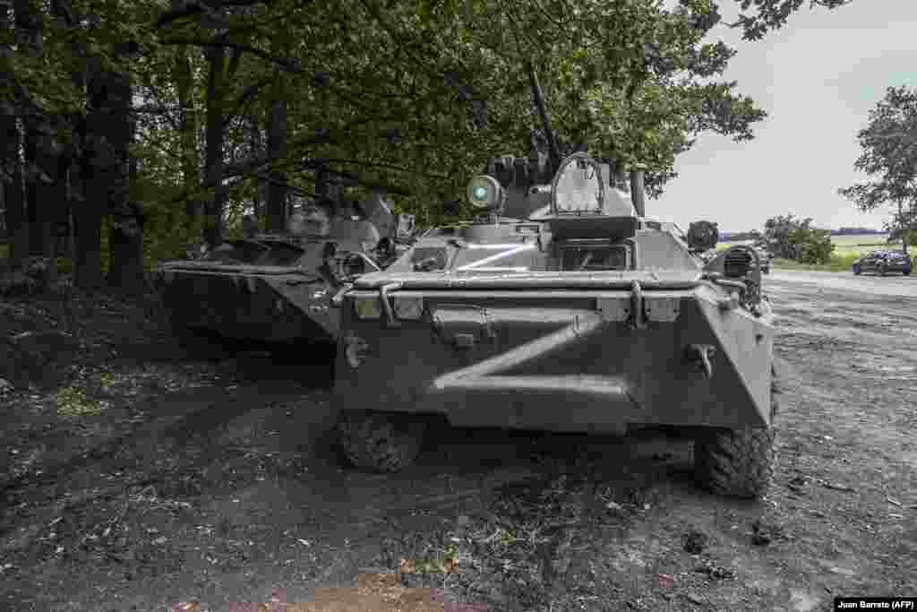 В Балаклее, в день освобождения от оккупации РФ, сфотографировали брошенную российскую бронетехнику с новейшими оптическими системами. Фото от 10 сентября 2022 года