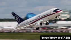 Sukhoi Superjet-100 на авиашоу «Макс» в Московской области, 23 июля 2017 года