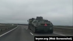 Передвижение российской военной техники на трассе «Таврида» в Крыму, март 2021 года