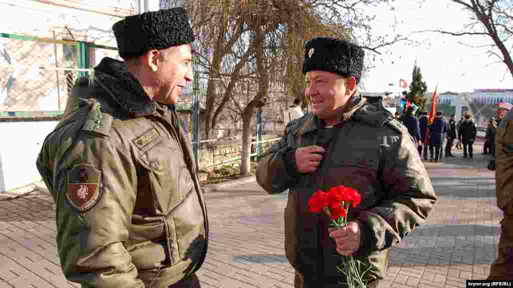 В Сквер воинов-интернационалистов на торжественный митинг прибыли казаки российского Севастопольского казачьего округа