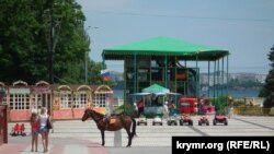 В керченском парке развлечений – немноголюдно