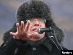 Сергей Кургинян выступает на митинге в поддержку власти в Москве, 23 февраля 2012 года