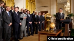 Barack Obama NBA çempionları - "Dallas Mavericks"i salamlayır, 9 Yanvar 2012