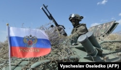 Российский военнослужащий участвует в совместных учениях ОДКБ 9 сентября на полигоне в Балыкчи, примерно в 200 километрах от столицы Кыргызстана Бишкека